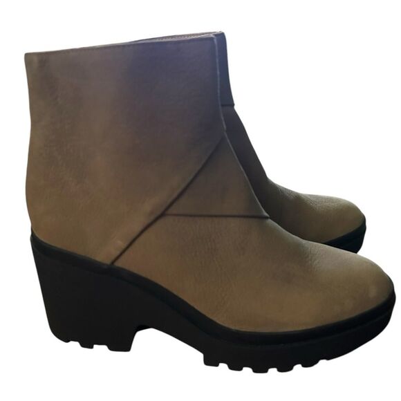 Eileen Fisher Kard Ankle Booties 8.5 Tan
NWOB Platform Wedge Boots Leather - Picture 5 of 10